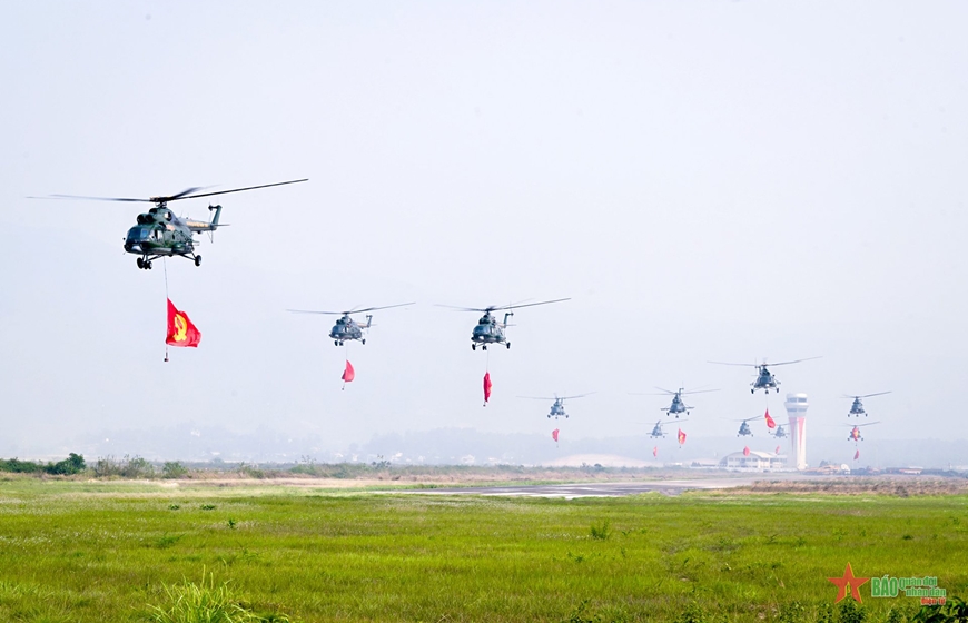 Tổng duyệt Lễ kỷ niệm 70 năm Chiến thắng Điện Biên Phủ: Nhân dân, du khách cổ vũ nồng nhiệt các khối diễu binh, diễu hành- Ảnh 9.