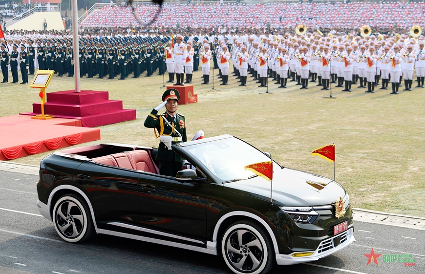 Tổng duyệt Lễ kỷ niệm 70 năm Chiến thắng Điện Biên Phủ: Nhân dân, du khách cổ vũ nồng nhiệt các khối diễu binh, diễu hành- Ảnh 14.