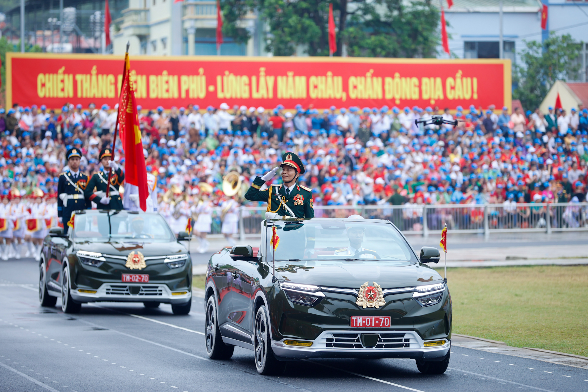 Những hình ảnh ấn tượng tại Lễ diễu binh, diễu hành kỷ niệm 70 năm Chiến thắng Điện Biên Phủ- Ảnh 6.