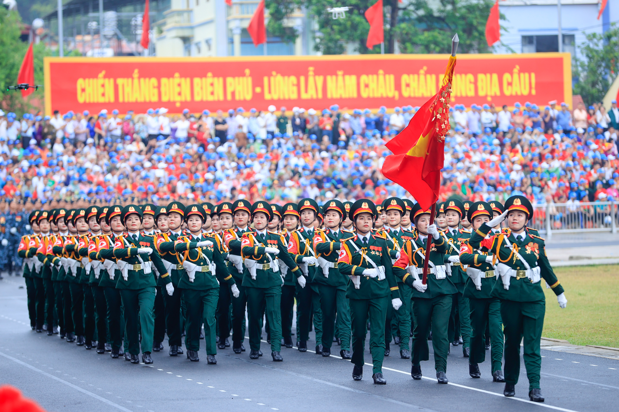 Những hình ảnh ấn tượng tại Lễ diễu binh, diễu hành kỷ niệm 70 năm Chiến thắng Điện Biên Phủ- Ảnh 12.