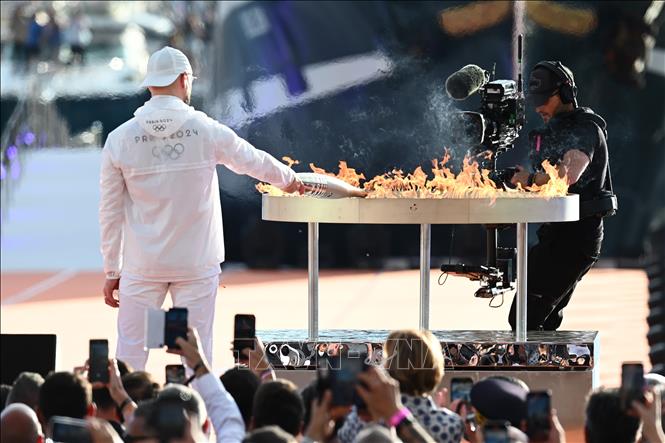 Olympic Paris 2024: Pháp chào đón ngọn lửa Thế vận hội mùa Hè sau tròn 100 năm- Ảnh 1.