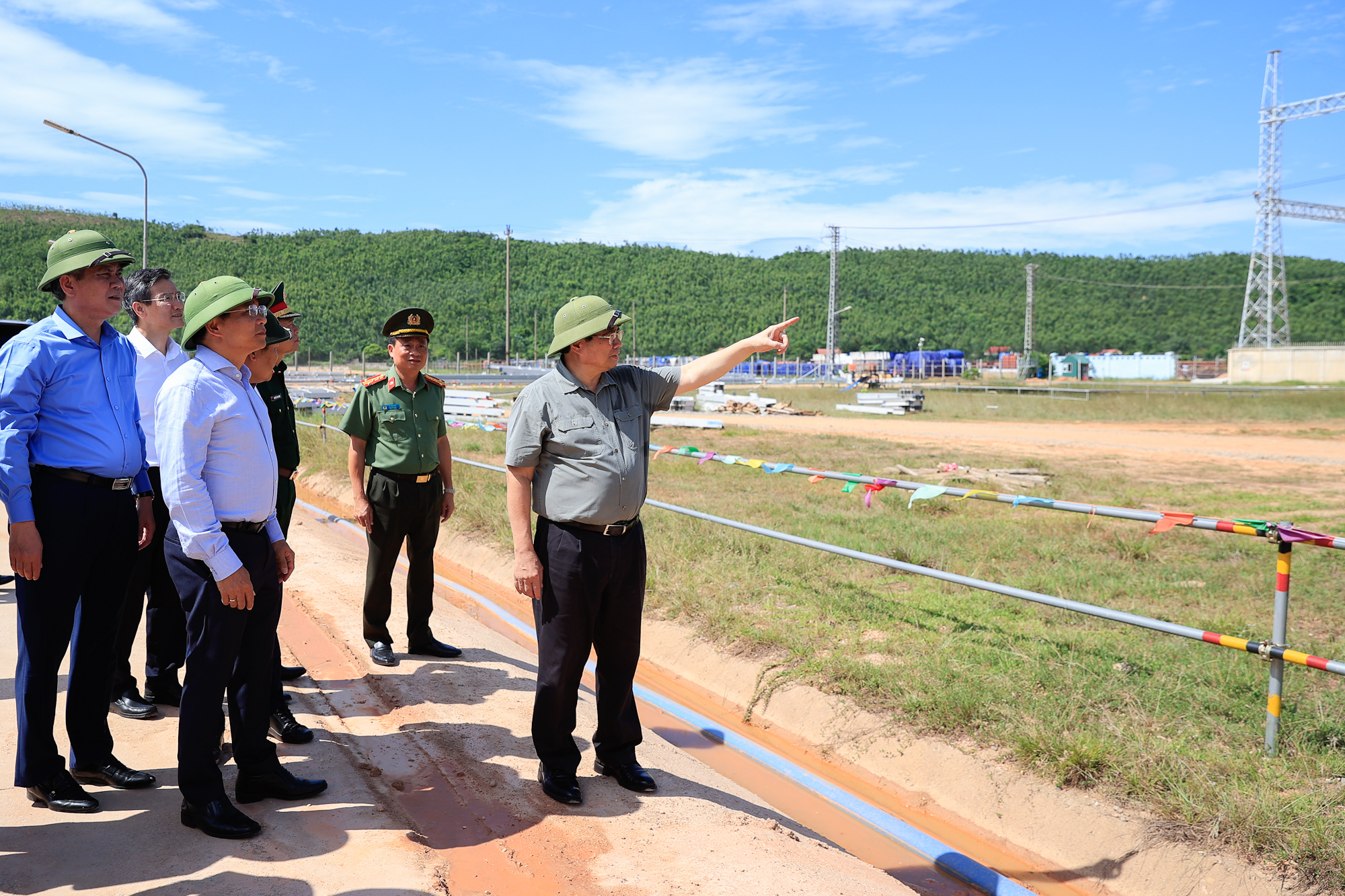 Thủ tướng Phạm Minh Chính kiểm tra, đốc thúc dự án Nhà máy Nhiệt điện Quảng Trạch 1 thuộc Trung tâm Điện lực Quảng Trạch - Ảnh: VGP/Nhật Bắc