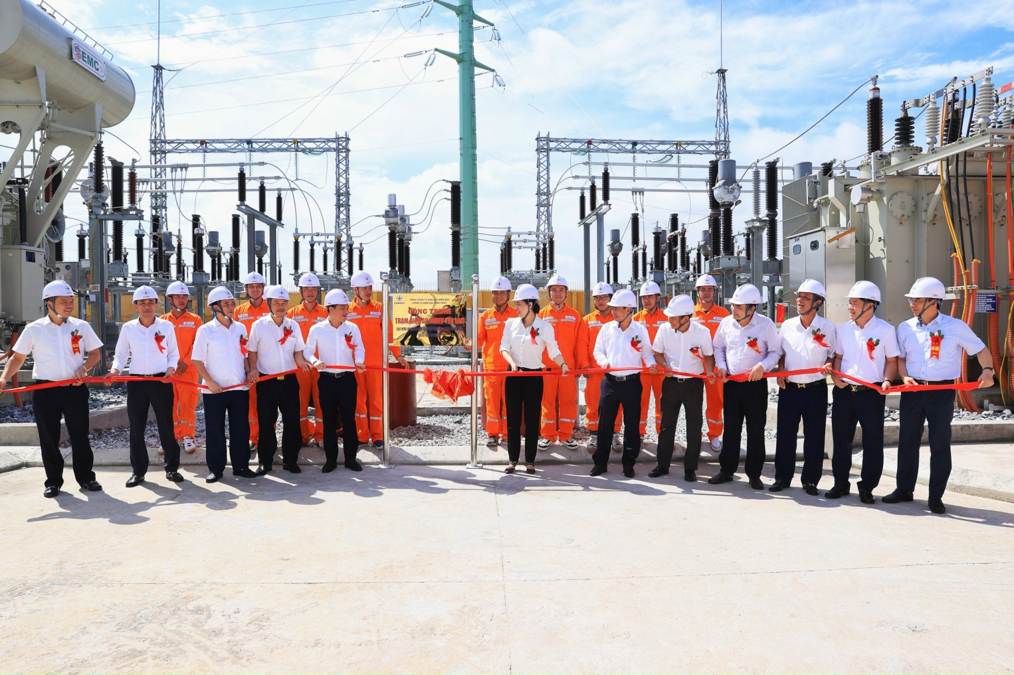 EVNNPC: Gắn biển công trình TBA 110kV Yên Lạc, Vĩnh Phúc- Ảnh 1. EVNNPC: Gắn biển công trình TBA 110kV Yên Lạc, Vĩnh Phúc- Ảnh 1.