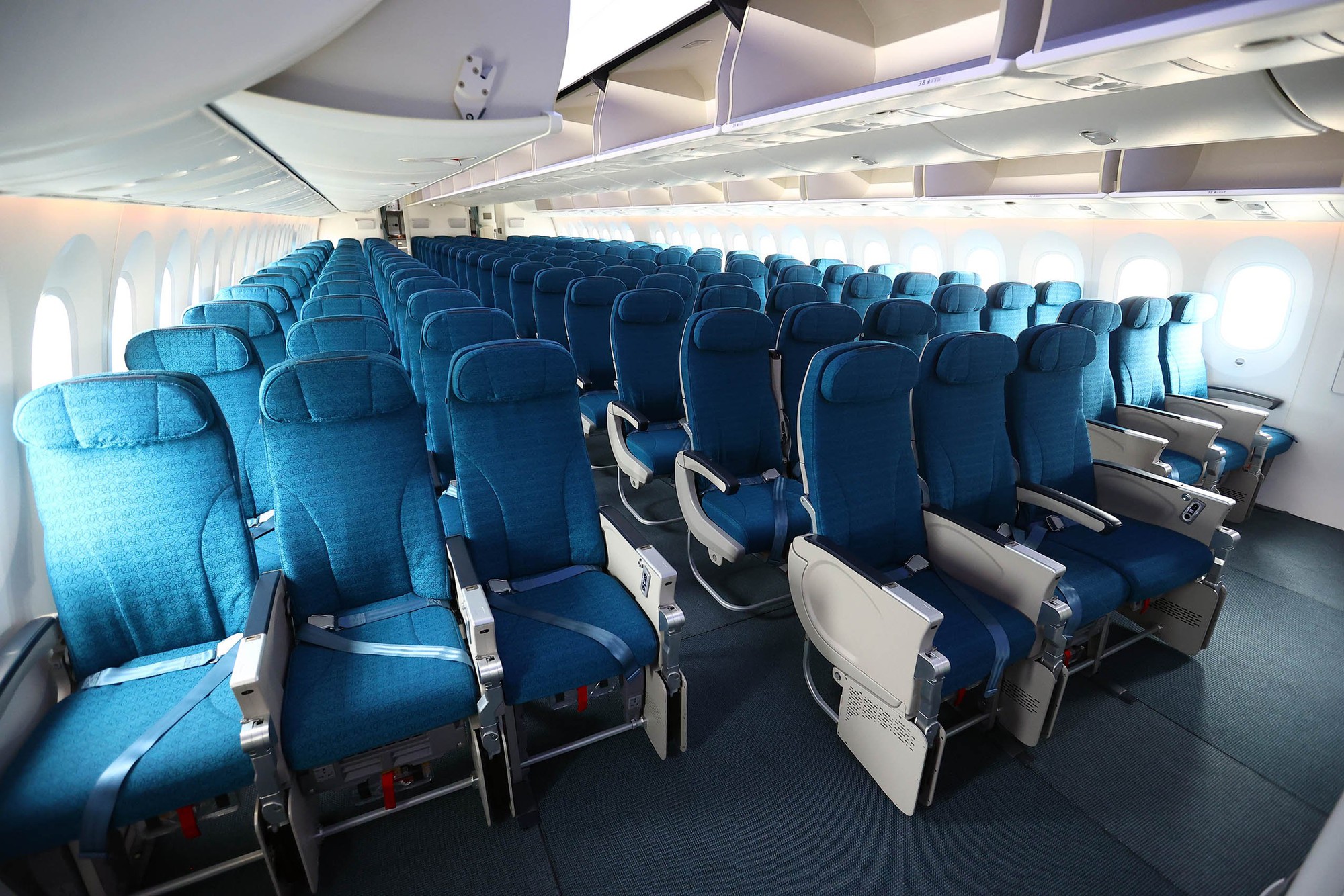 Vietnam Airlines đón thêm 'siêu tàu bay' thân rộng
- Ảnh 2. Vietnam Airlines đón thêm 'siêu tàu bay' thân rộng
- Ảnh 2.