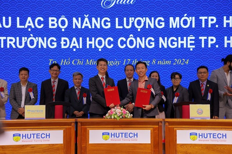 Sinh viên HUTECH giới thiệu 237 đồ án kỹ thuật và công nghệ với nhà tuyển dụng- Ảnh 2.