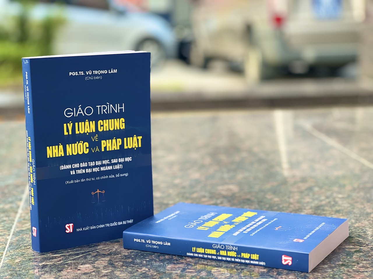 Xuất bản giáo trình quý về Lý luận chung về nhà nước và pháp luật- Ảnh 1.