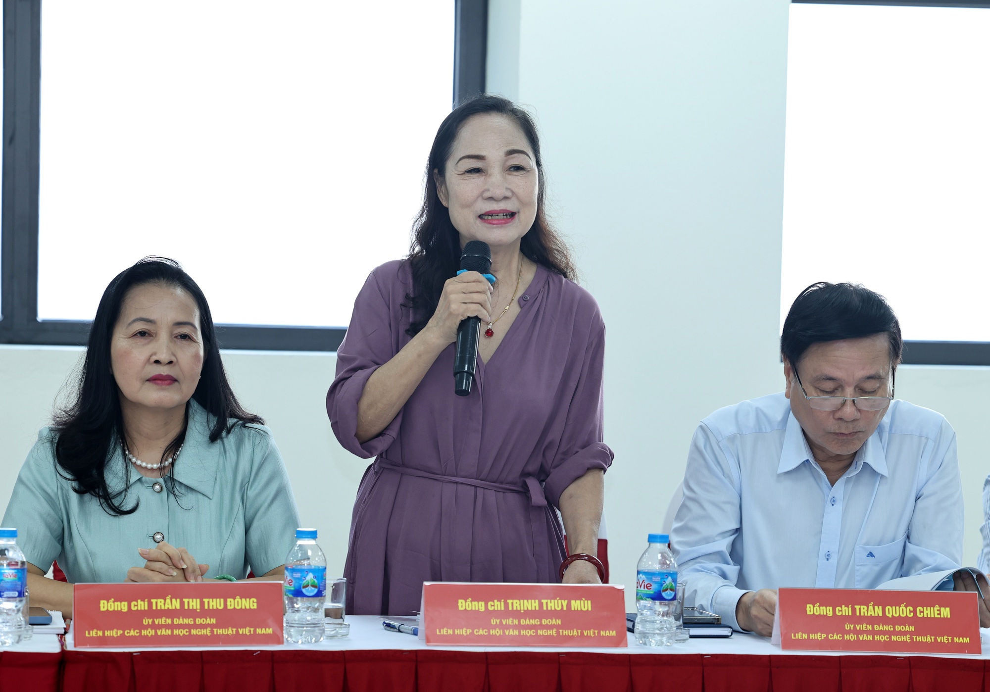 Khơi dậy, phát huy mạnh mẽ khát vọng cống hiến, năng lực sáng tạo của văn nghệ sĩ- Ảnh 7. Khơi dậy, phát huy mạnh mẽ khát vọng cống hiến, năng lực sáng tạo của văn nghệ sĩ- Ảnh 7.