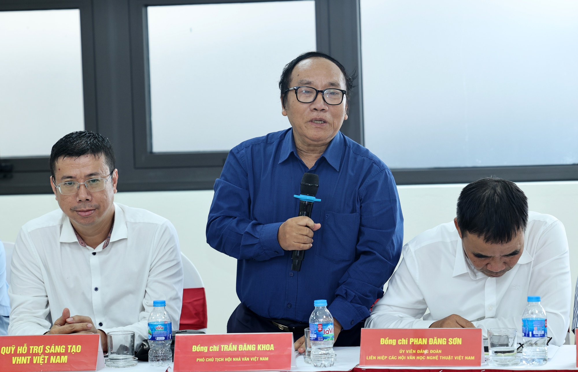 Khơi dậy, phát huy mạnh mẽ khát vọng cống hiến, năng lực sáng tạo của văn nghệ sĩ- Ảnh 4. Khơi dậy, phát huy mạnh mẽ khát vọng cống hiến, năng lực sáng tạo của văn nghệ sĩ- Ảnh 4.