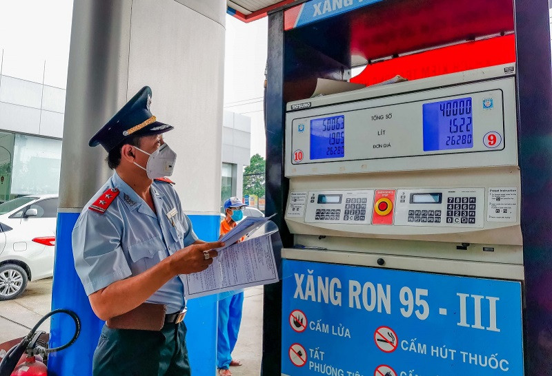 Xử lý 247 vụ vi phạm về kinh doanh xăng dầu từ đầu năm- Ảnh 1. Xử lý 247 vụ vi phạm về kinh doanh xăng dầu từ đầu năm- Ảnh 1.