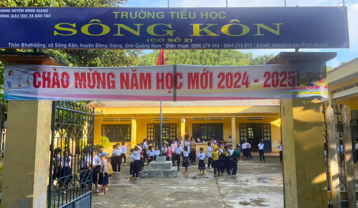 Chùm ảnh: Niềm vui ngày tựu trường của học sinh vùng cao Quảng Nam- Ảnh 13.