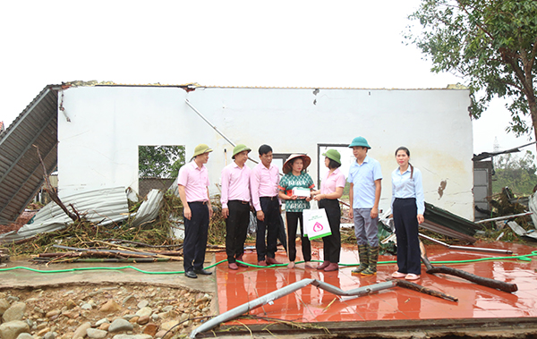 Bão chưa qua, tấm lòng cán bộ Sen hồng đã tới- Ảnh 10.