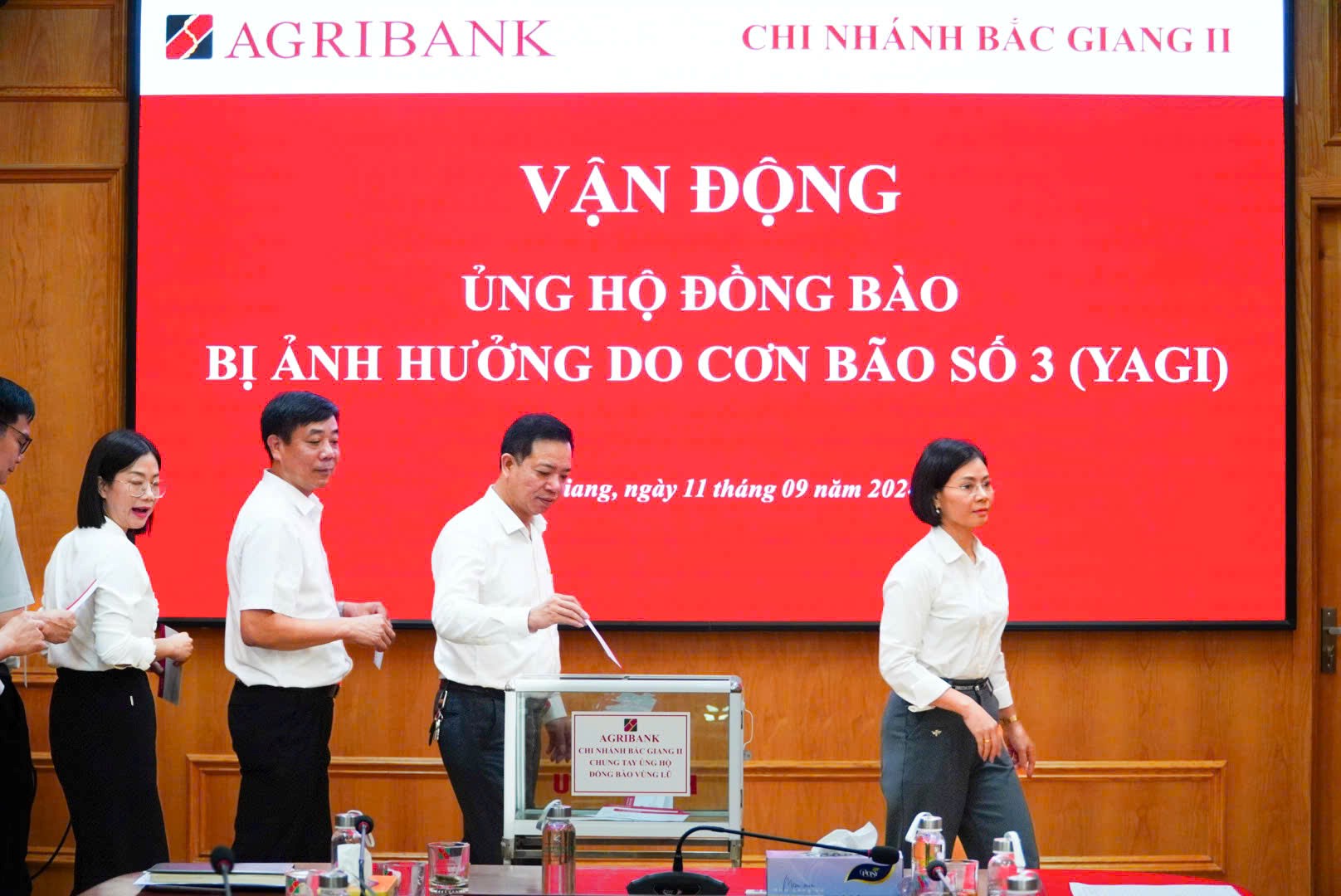 Cán bộ, người lao động Agribank ủng hộ 1 ngày lương khắc phục hậu quả bão số 3- Ảnh 1.