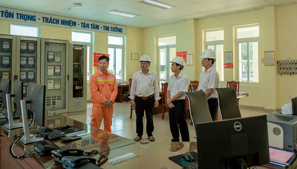 Truyền tải điện Đông Bắc 3: Vượt qua mưa lũ, bảo đảm an toàn lưới điện truyền tải- Ảnh 5. Truyền tải điện Đông Bắc 3: Vượt qua mưa lũ, bảo đảm an toàn lưới điện truyền tải- Ảnh 5.