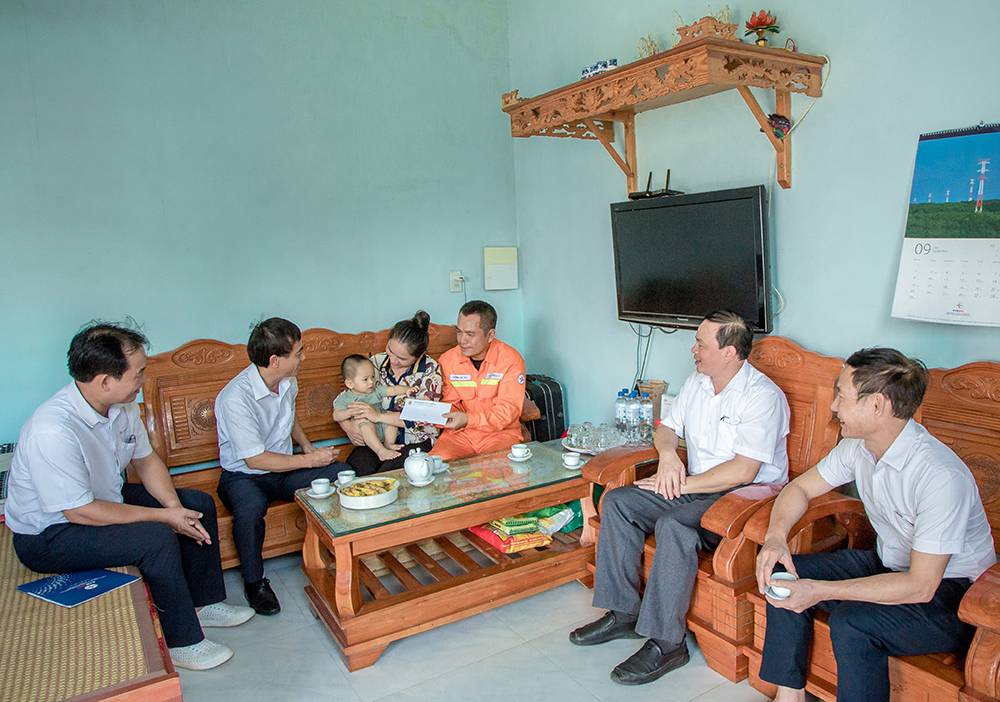 Truyền tải điện Đông Bắc 3: Vượt qua mưa lũ, bảo đảm an toàn lưới điện truyền tải- Ảnh 6. Truyền tải điện Đông Bắc 3: Vượt qua mưa lũ, bảo đảm an toàn lưới điện truyền tải- Ảnh 6.