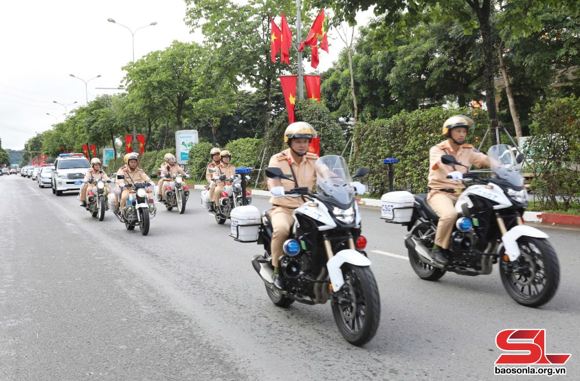 Bảo đảm an toàn giao thông trên tuyến quốc lộ dài 210 km nối các tỉnh Tây Bắc với Hà Nội- Ảnh 1.