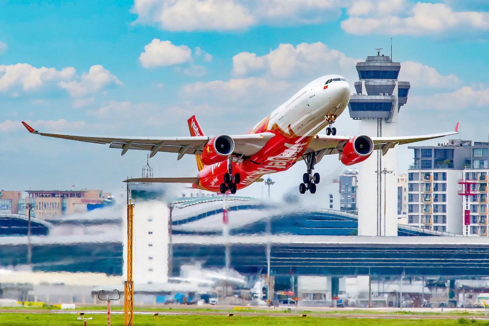 Vietjet mở bán sớm 2,6 triệu vé Tết 2025, giá chỉ từ 890.000 đồng- Ảnh 1.