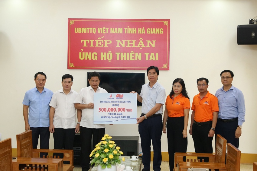 Petrovietnam thăm hỏi, trao hỗ trợ cho đồng bào tỉnh Tuyên Quang và Hà Giang bị thiệt hại do bão số 3- Ảnh 2.