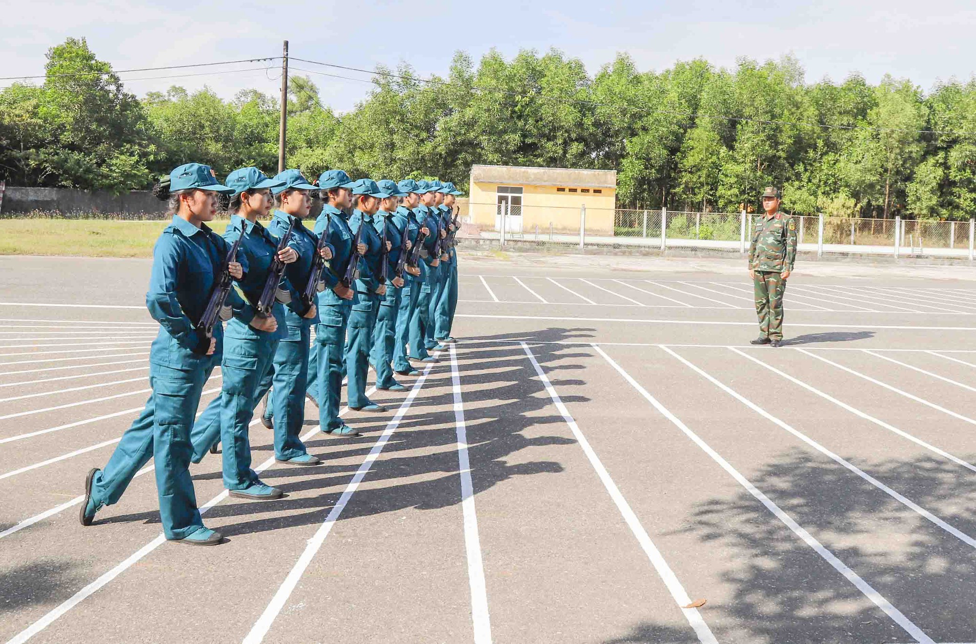 Những 'bóng hồng' kiên trì, nỗ lực trên sân tập điều lệnh- Ảnh 5.