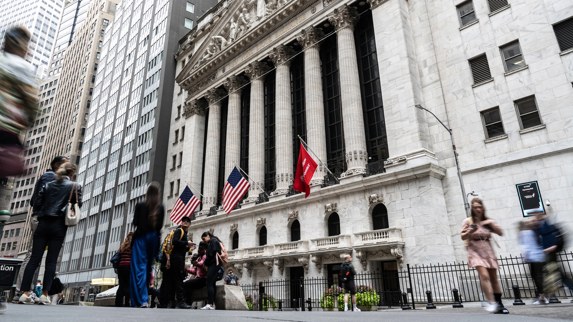 Fed giảm lãi suất: Chỉ số Dow Jones và S&P 500 lập đỉnh mới- Ảnh 1.