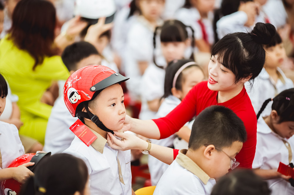 Trao hơn 1,7 triệu mũ bảo hiểm đạt chuẩn cho các em học sinh lớp 1- Ảnh 5.