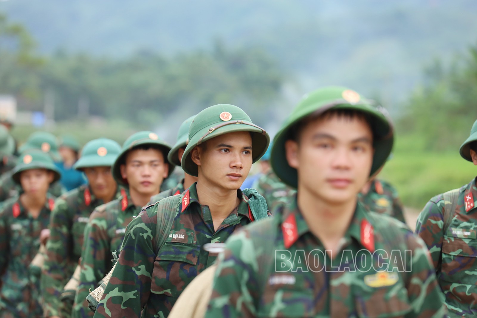 Xúc động ngày chia tay lực lượng quân đội cứu nạn ở Làng Nủ- Ảnh 7.