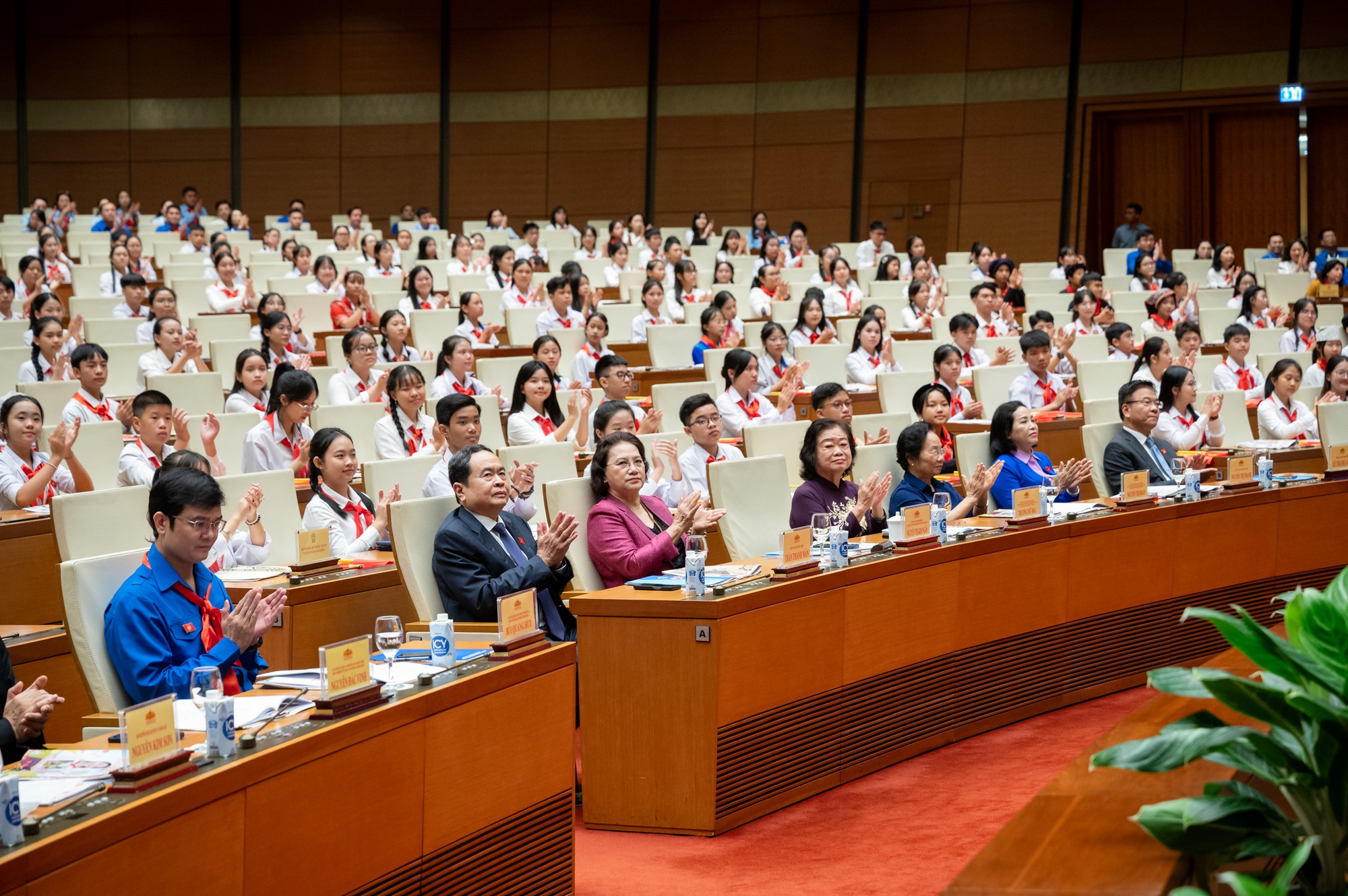 Chủ tịch Quốc hội Trần Thanh Mẫn phát biểu tại Phiên họp giả định 'Quốc hội trẻ em' lần thứ 2.- Ảnh 2.