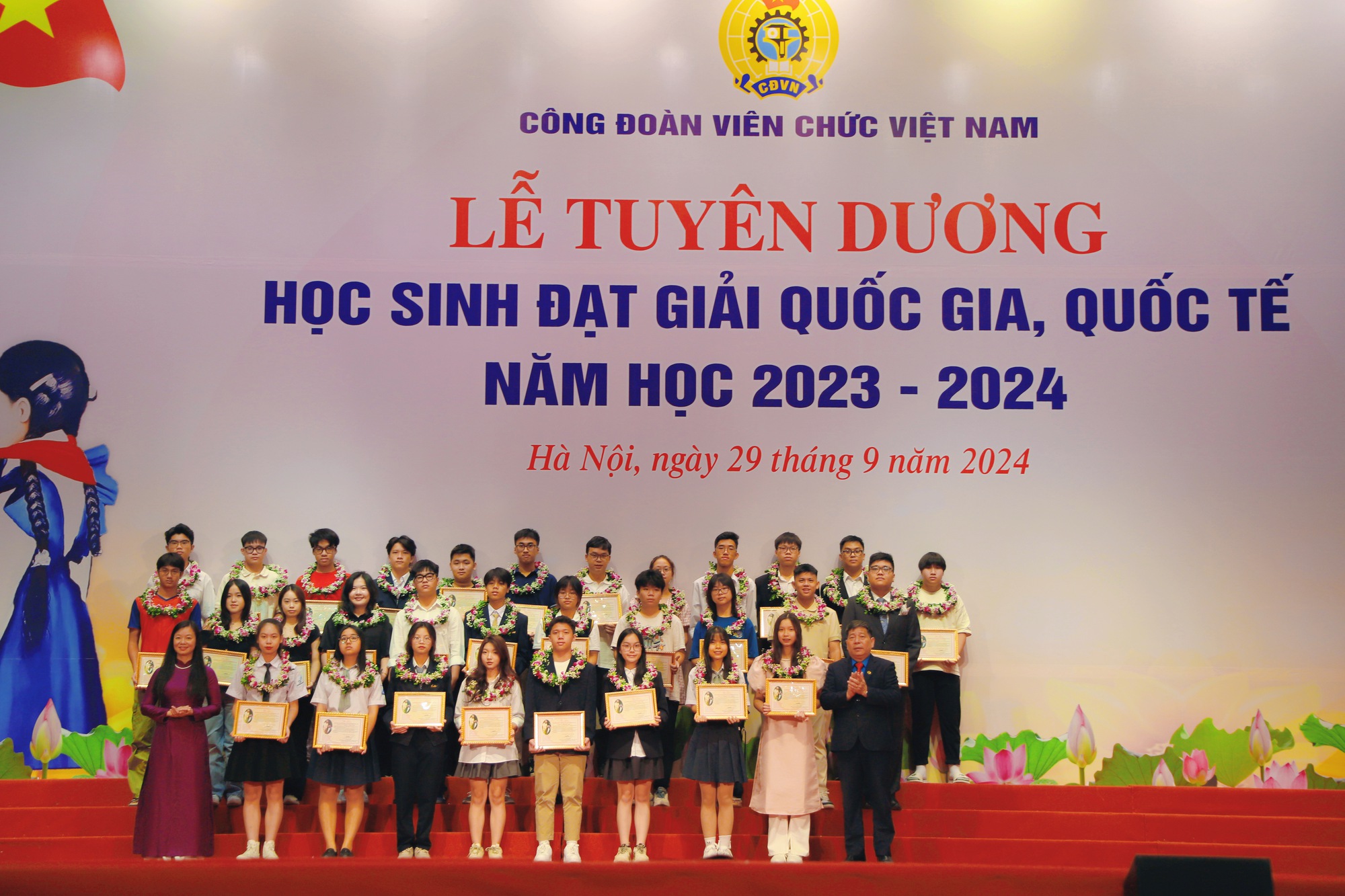 Công đoàn viên chức Việt Nam tuyên dương học sinh đạt giải quốc gia, quốc tế năm 2023-2024- Ảnh 1.