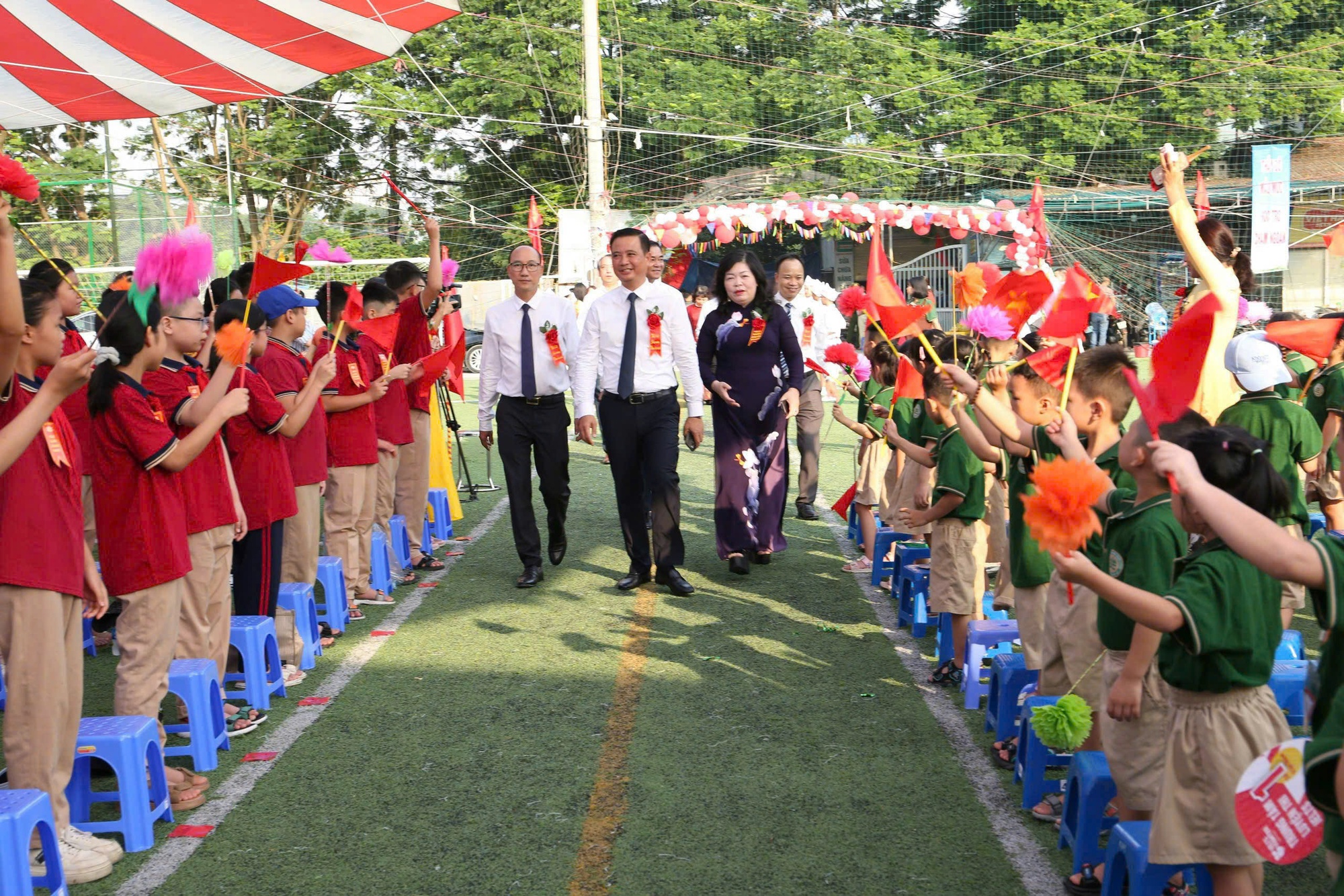 Hòa chung không khí rộn ràng khai giảng năm học mới- Ảnh 1.