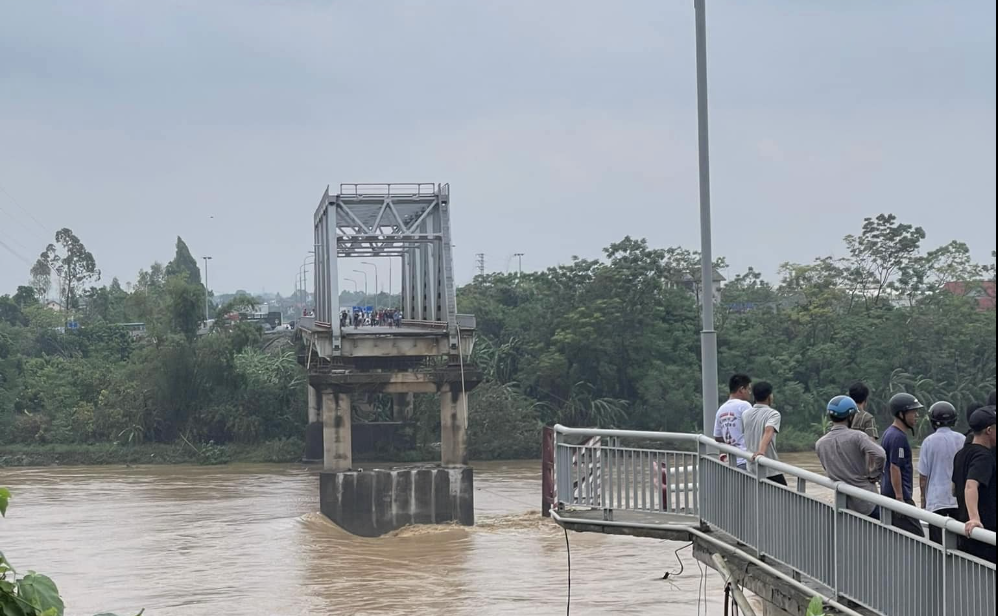 Phú Thọ: Cấm phương tiện lưu thông trên 2 cầu Tứ Mỹ và Trung Hà - Ảnh 1.