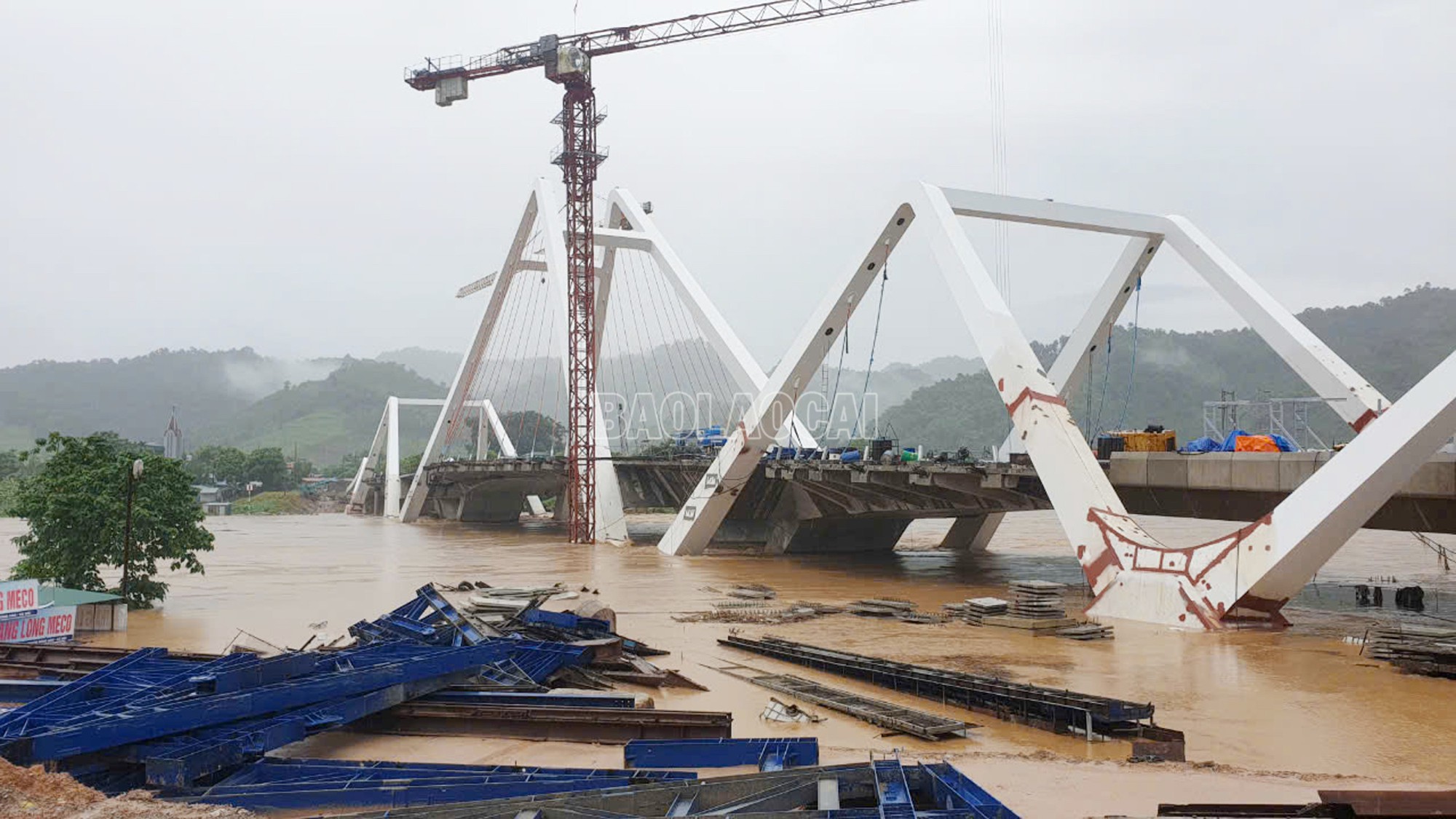 Thành phố Lào Cai khẩn trương di chuyển các hộ dân dọc 2 bên sông Hồng- Ảnh 6.