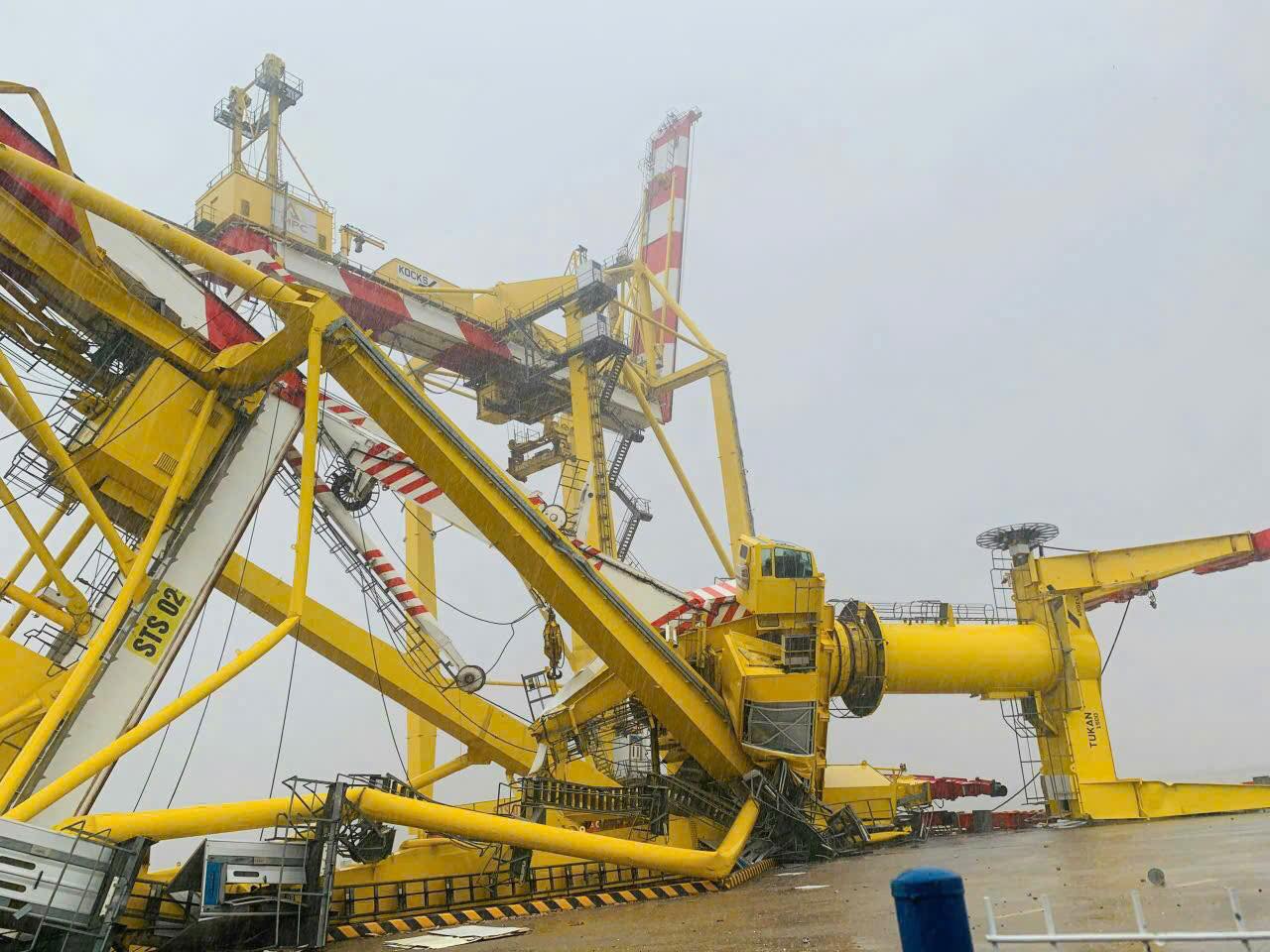 Tích cực hỗ trợ, bồi thường cho khách hàng bị thiệt hại do Bão Yagi- Ảnh 2.