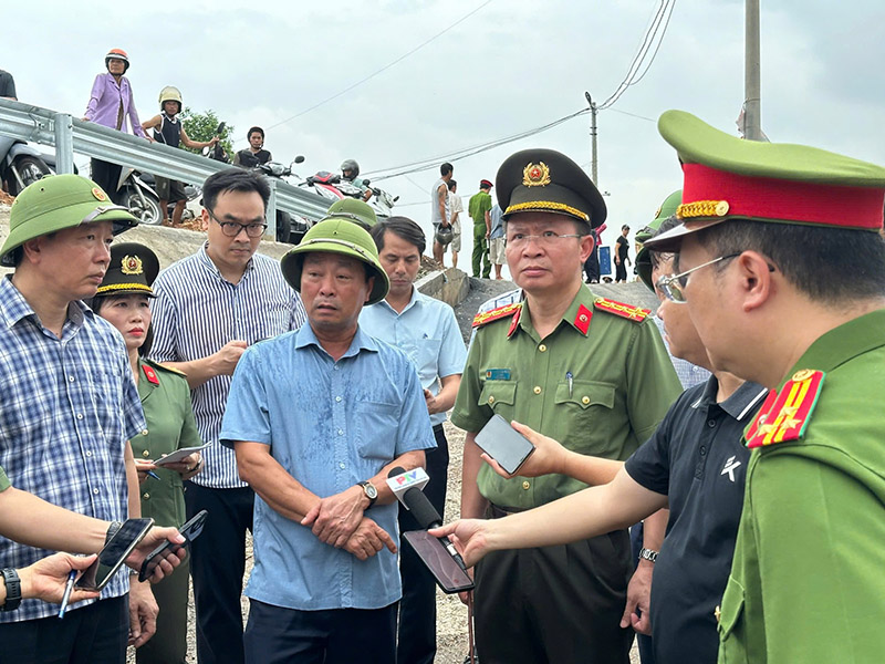 Phú Thọ nỗ lực triển khai các biện pháp cứu nạn, khắc phục sự cố sập cầu- Ảnh 1.