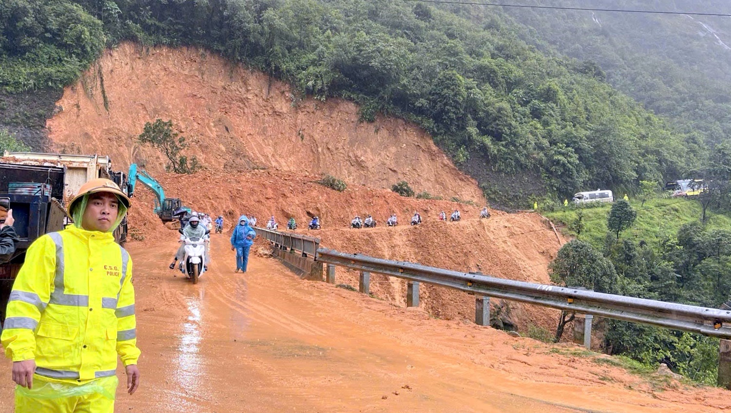 Quốc lộ 4D Lai Châu đi Lào Cai đã thông xe- Ảnh 1.