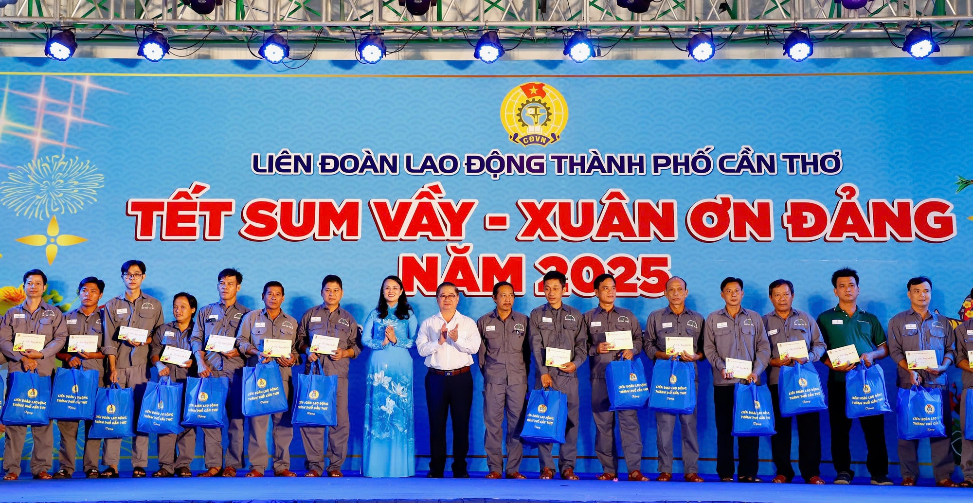 Cần Thơ: Chương trình 'Tết sum vầy - Xuân ơn Đảng' và 'Chợ Tết Công đoàn' năm 2025- Ảnh 1.