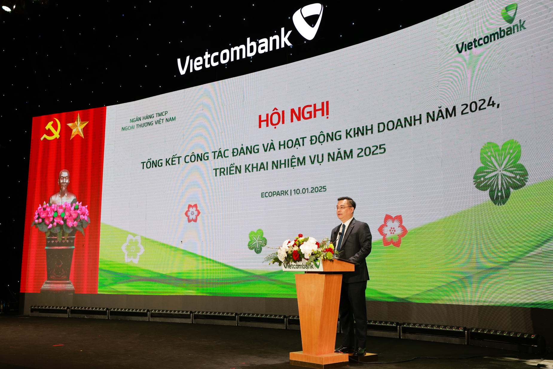 Vietcombank vững thế dẫn đầu, bứt phá với dấu ấn xanh- Ảnh 1.