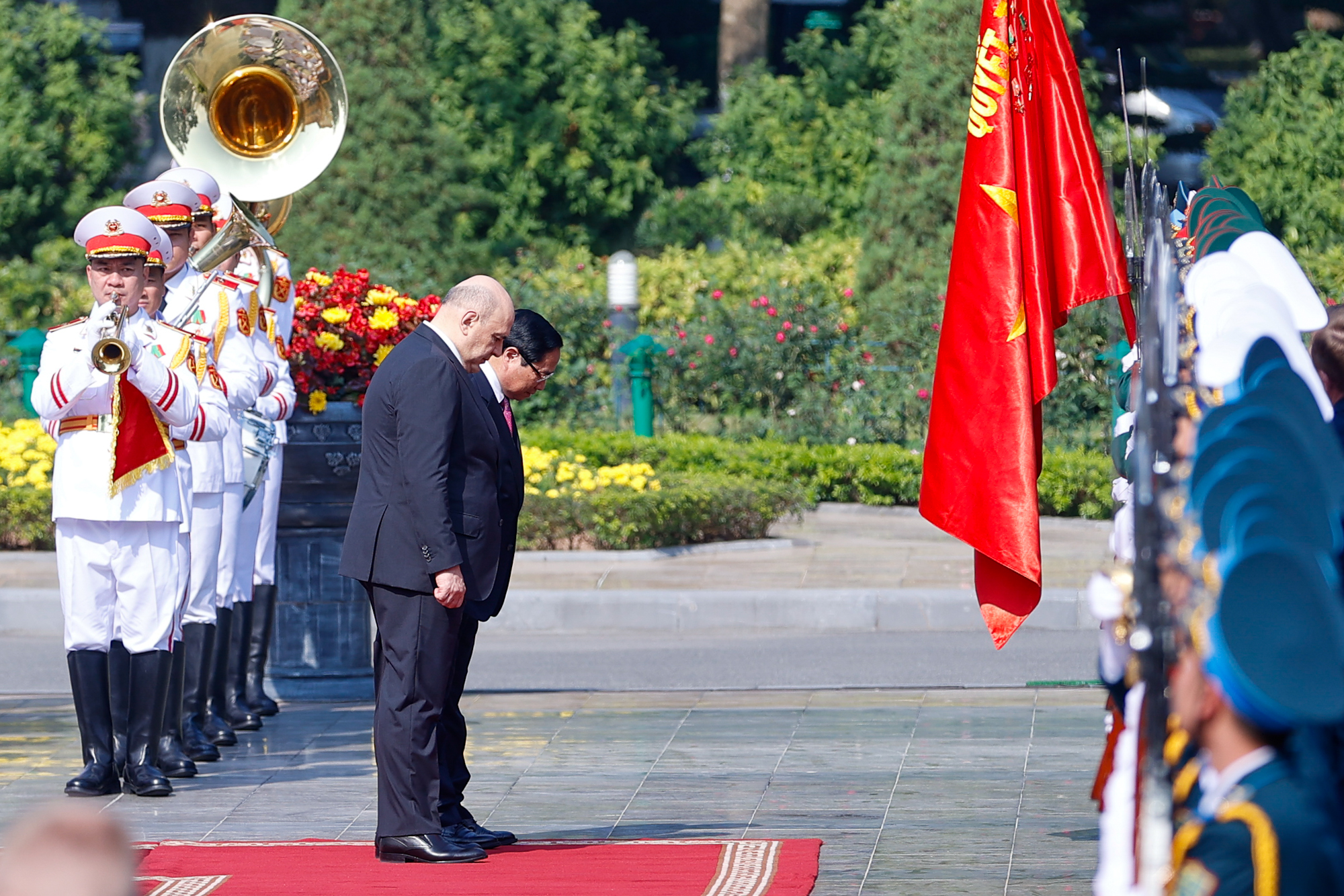 Thủ tướng Phạm Minh Chính chủ trì lễ đón Thủ tướng Liên bang Nga thăm chính thức Việt Nam- Ảnh 2.