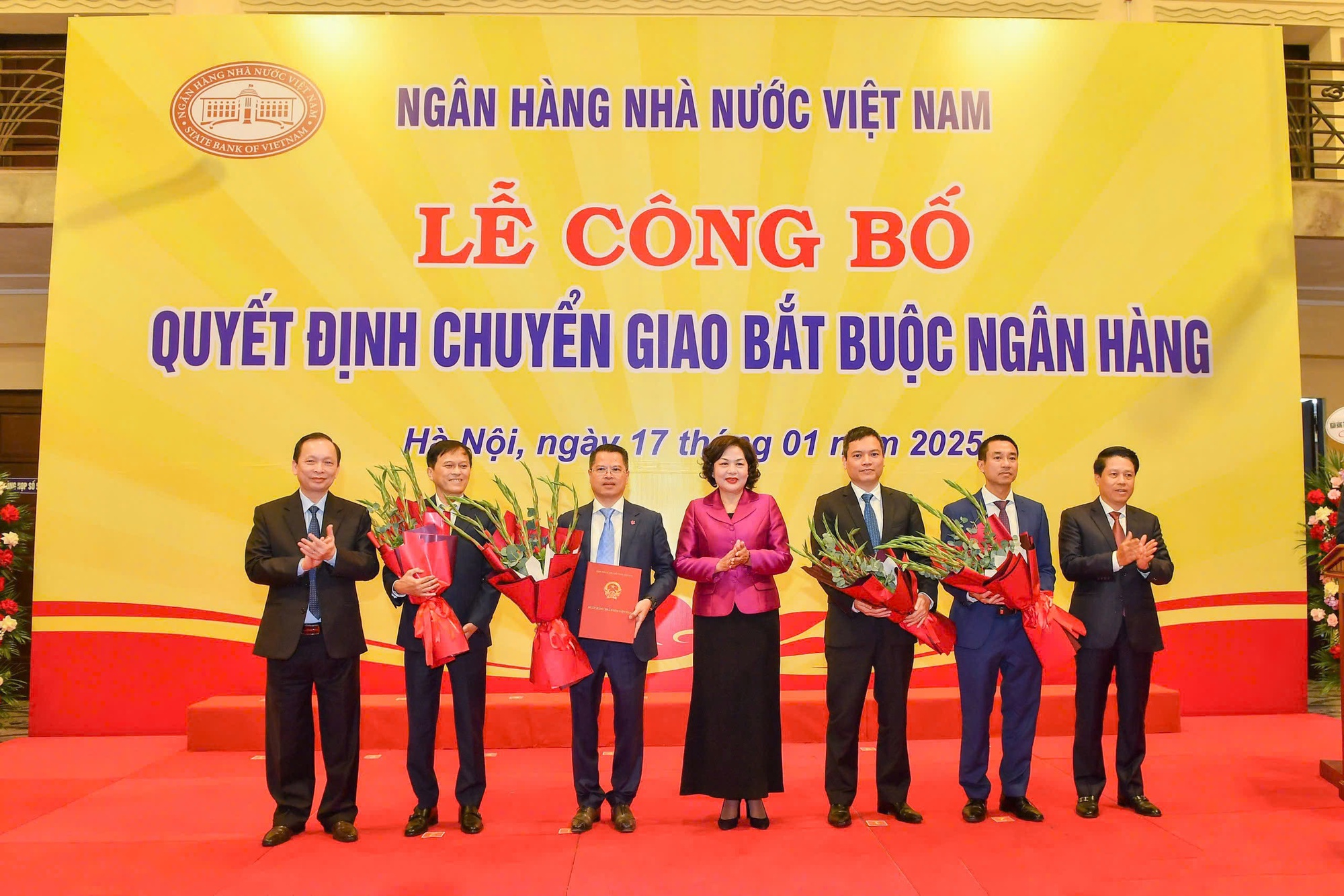 Chuyển giao bắt buộc thêm 2 ngân hàng thương mại- Ảnh 3.