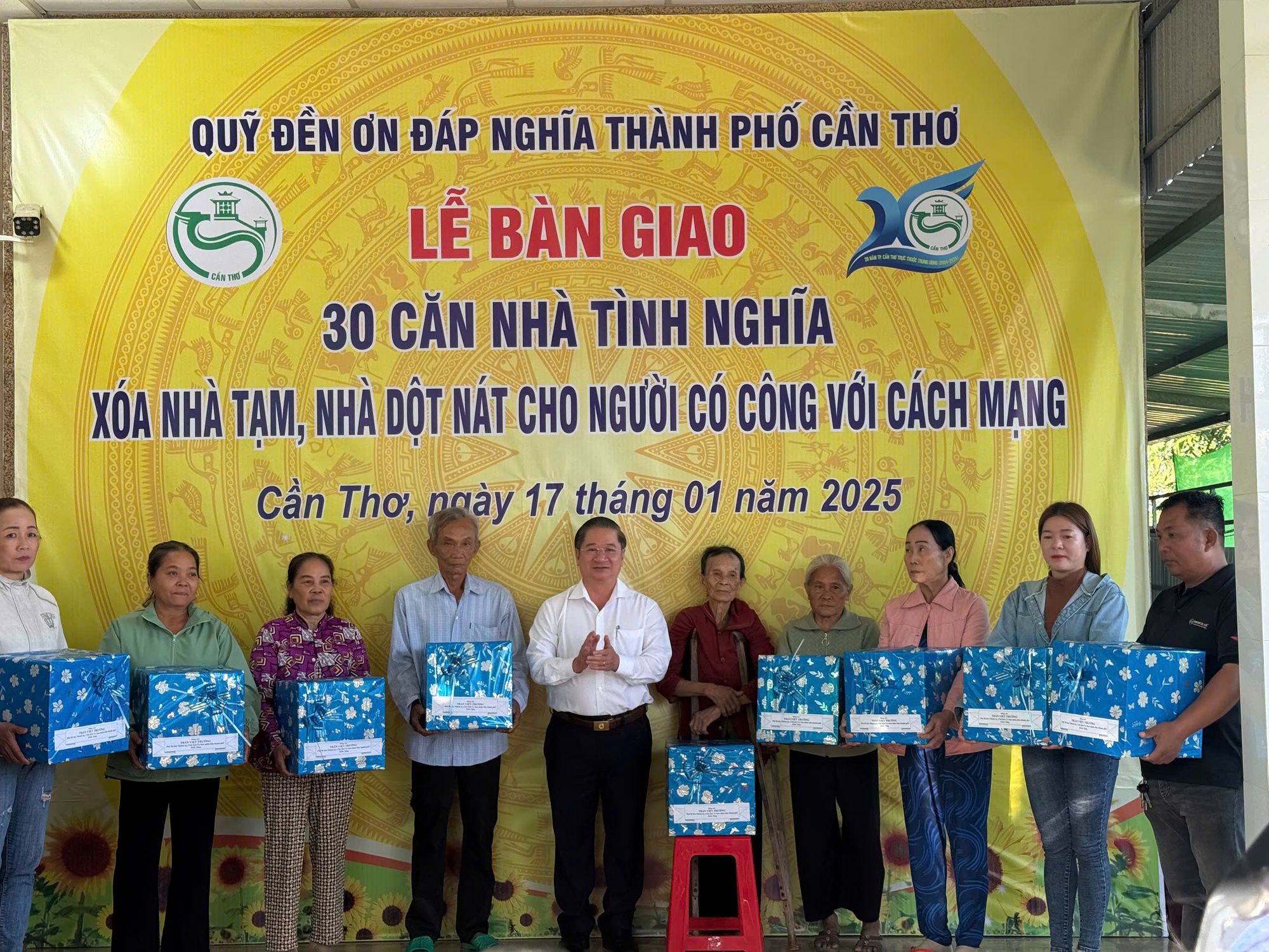 Cần Thơ bàn giao thêm 30 căn nhà tình nghĩa dịp Tết Nguyên đán Ất Tỵ- Ảnh 1.