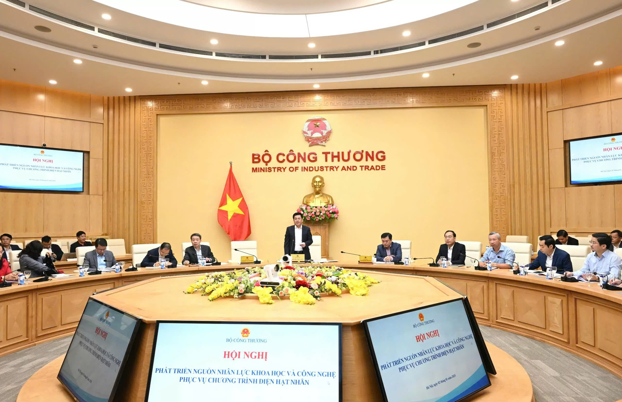 Bàn giải pháp thu hút nhân tài tái khởi động dự án điện hạt nhân- Ảnh 2. Bàn giải pháp thu hút nhân tài tái khởi động dự án điện hạt nhân- Ảnh 2.