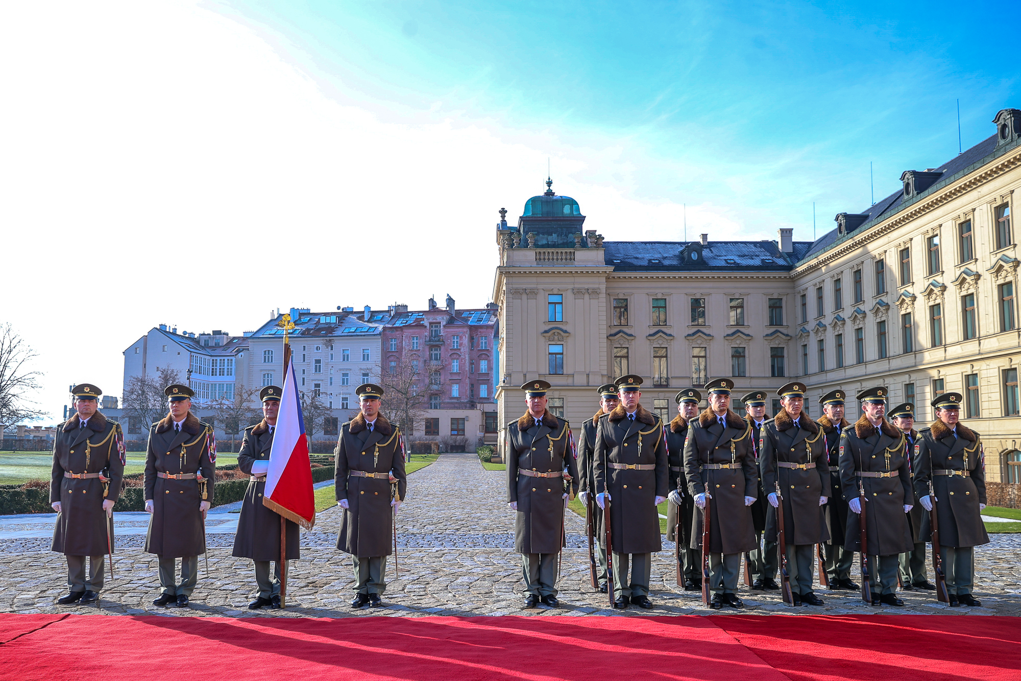 Thủ tướng Cộng hòa Czech chủ trì lễ đón trọng thể Thủ tướng Phạm Minh Chính- Ảnh 5.