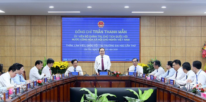 Chủ tịch Quốc hội Trần Thanh Mẫn làm việc với Trường Đại học Cần Thơ- Ảnh 1.