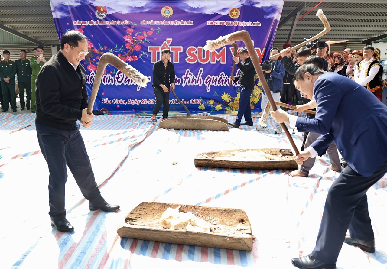 Phó Thủ tướng Bùi Thanh Sơn vui Tết sum vầy cùng nhân dân các dân tộc huyện Tủa Chùa, tỉnh Điện Biên- Ảnh 6.