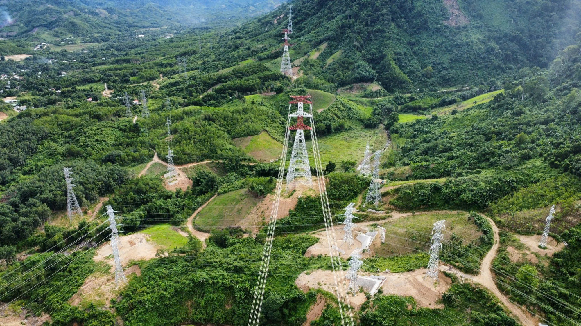 Đóng điện thành công dự án đường dây 500kV Monsoon – Thạnh Mỹ- Ảnh 1.