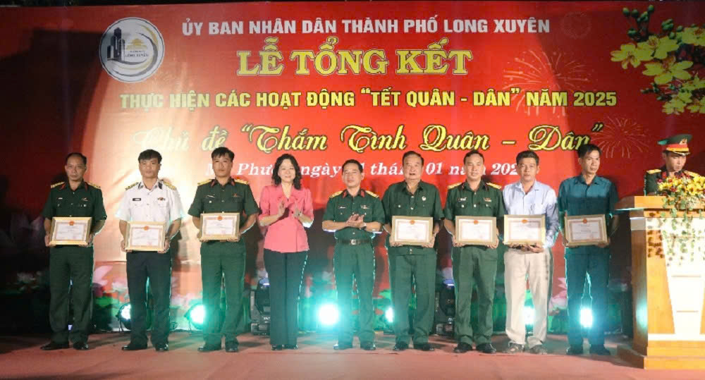 Ấm áp 'Tết quân - dân' ở An Giang- Ảnh 2.