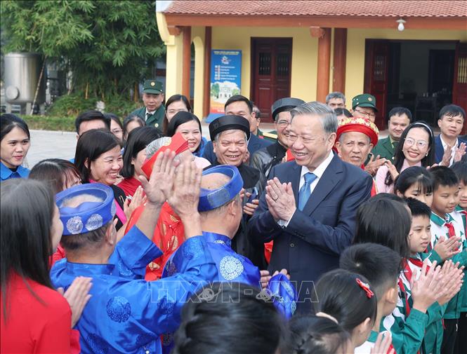 Tổng Bí thư Tô Lâm thăm và chúc Tết Đảng bộ, chính quyền và nhân dân tỉnh Hưng Yên- Ảnh 1.