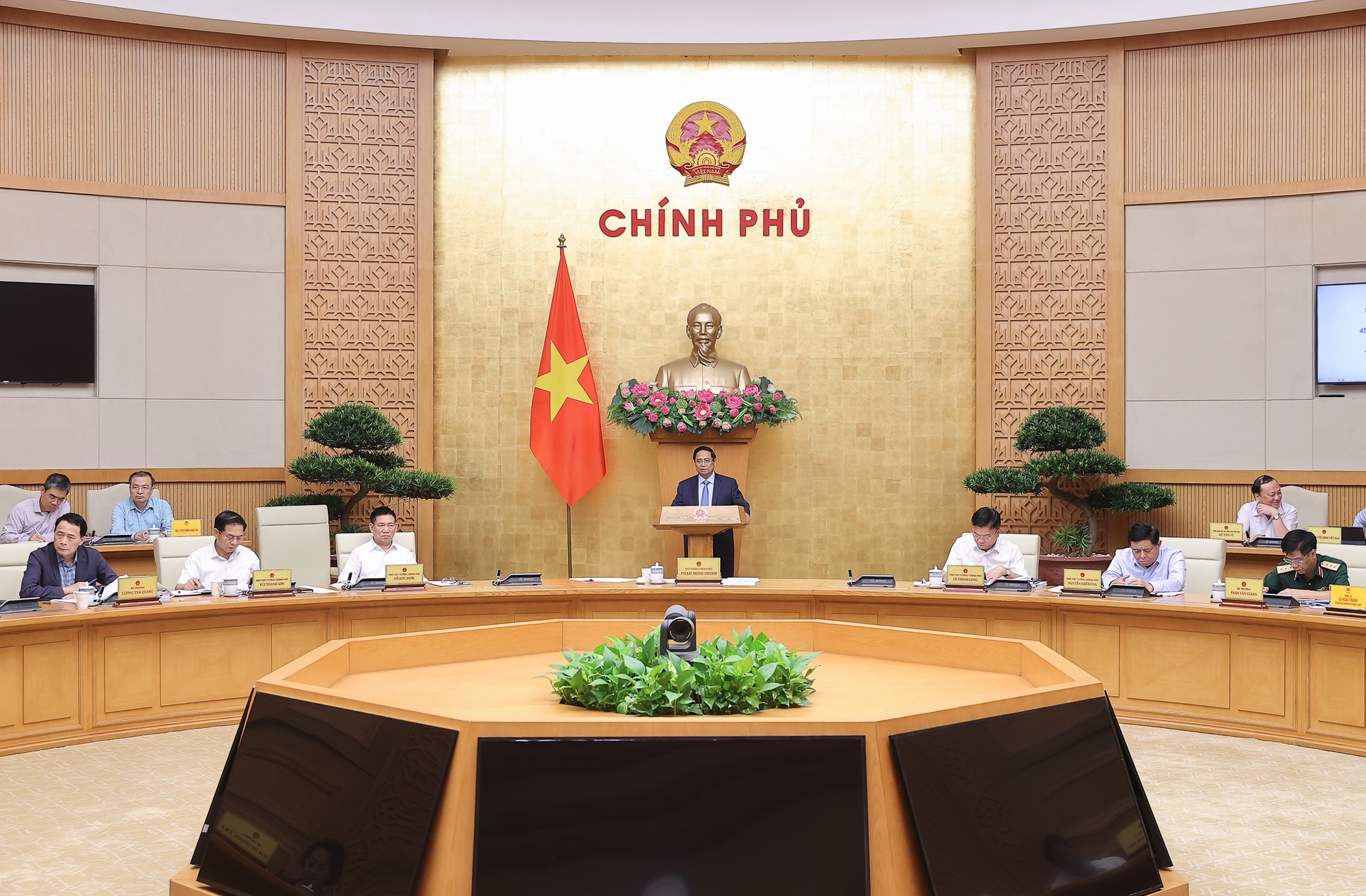 Thủ tướng chủ trì phiên họp Chính phủ về chính quyền địa phương 2 cấp- Ảnh 1.