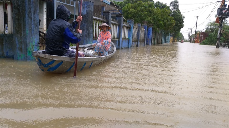 WB hỗ trợ tăng khả năng chống lũ và cải thiện kết nối tại miền Trung - Ảnh 1. WB hỗ trợ tăng khả năng chống lũ và cải thiện kết nối tại miền Trung - Ảnh 1.
