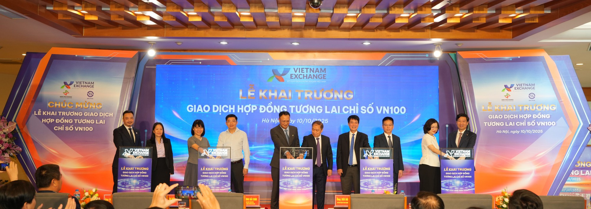 Khai trương giao dịch hợp đồng tương lai chỉ số VN100- Ảnh 1. Khai trương giao dịch hợp đồng tương lai chỉ số VN100- Ảnh 1.