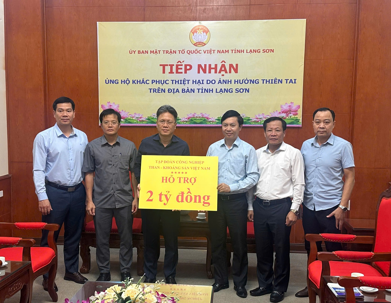 TKV ủng hộ 10 tỷ đồng hỗ trợ các tỉnh miền núi phía Bắc khắc phục hậu quả sau mưa lũ- Ảnh 2. TKV ủng hộ 10 tỷ đồng hỗ trợ các tỉnh miền núi phía Bắc khắc phục hậu quả sau mưa lũ- Ảnh 2.
