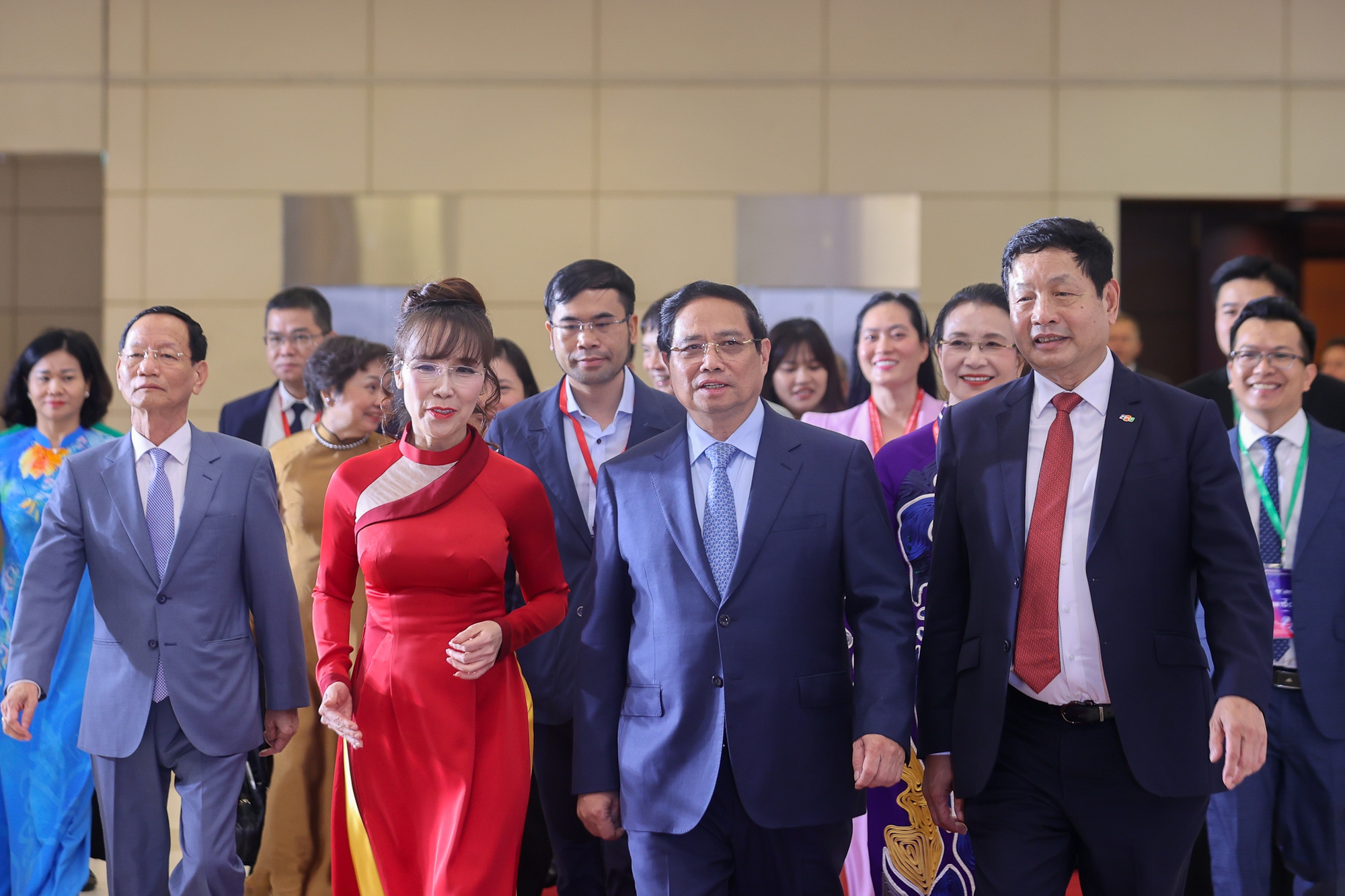 Thủ tướng: Doanh nghiệp, doanh nhân tư nhân '3 tiên phong' để 'công-tư đồng kiến quốc'- Ảnh 1. Thủ tướng: Doanh nghiệp, doanh nhân tư nhân '3 tiên phong' để 'công-tư đồng kiến quốc'- Ảnh 1.